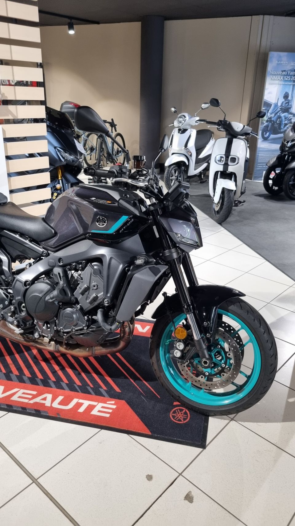 YAMAHA MT-09  Y-AMT 4