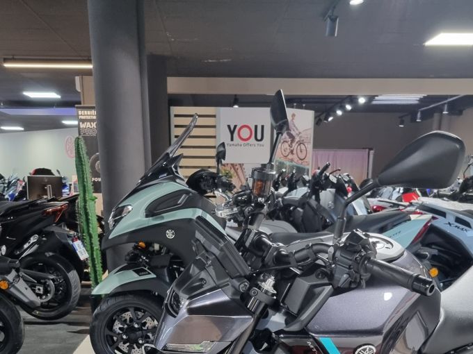 YAMAHA MT-09  Y-AMT 4