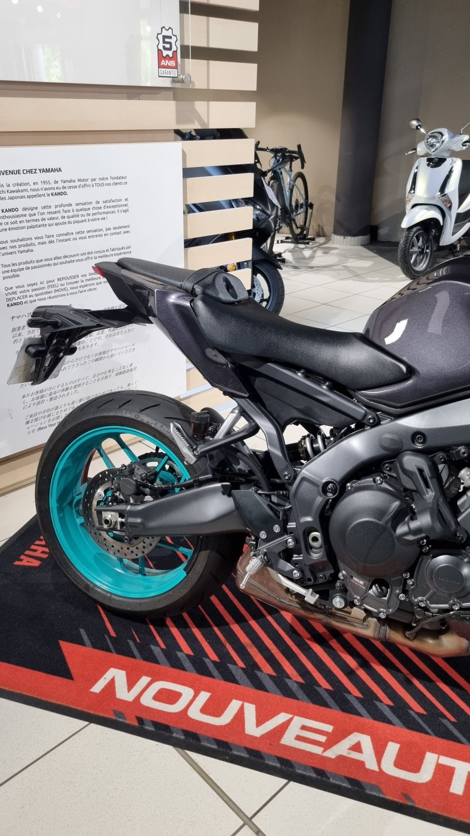 YAMAHA MT-09  Y-AMT 4