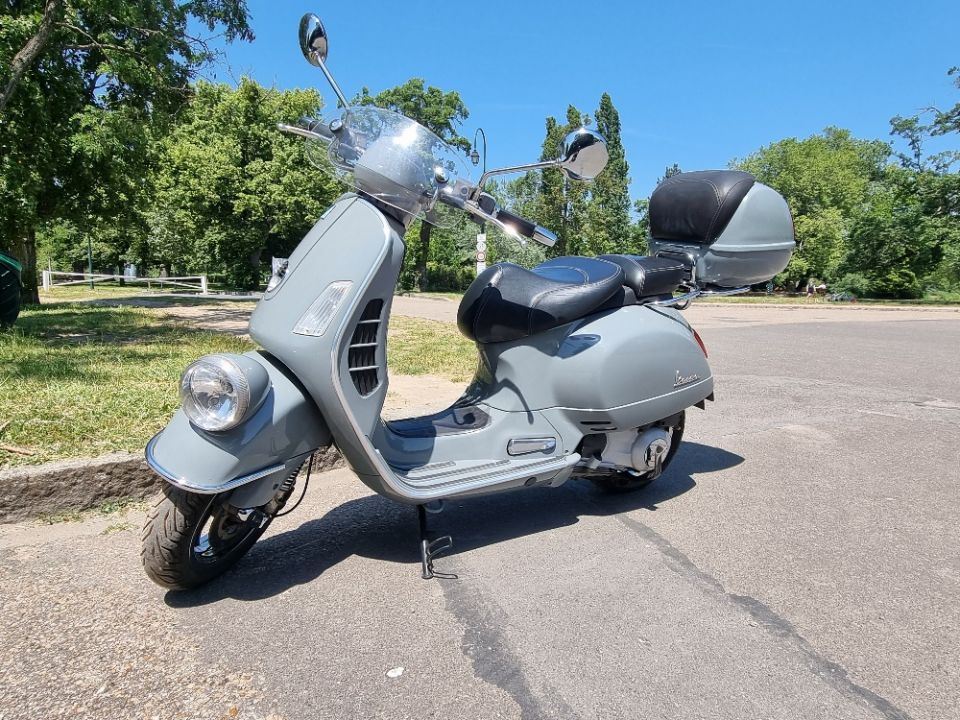 VESPA SCOOTER 4