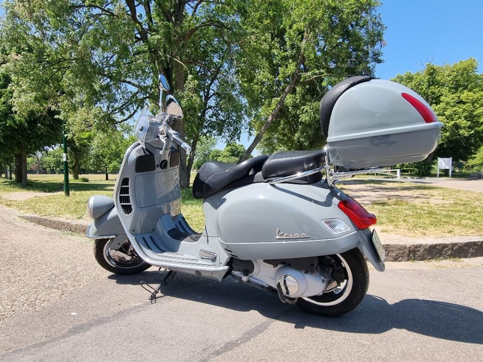 VESPA SCOOTER 4