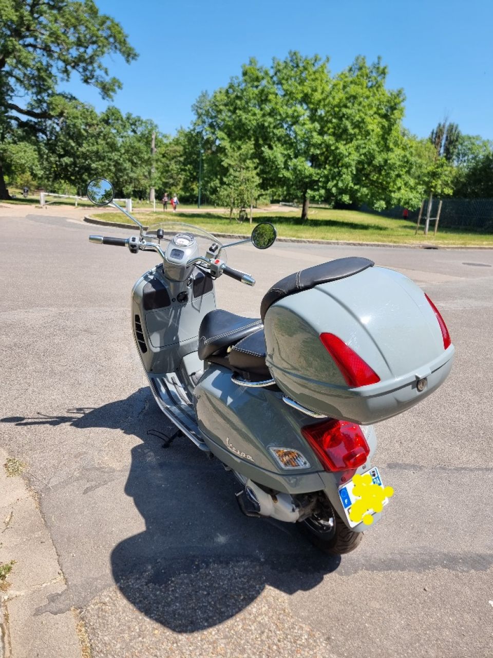 VESPA SCOOTER 4