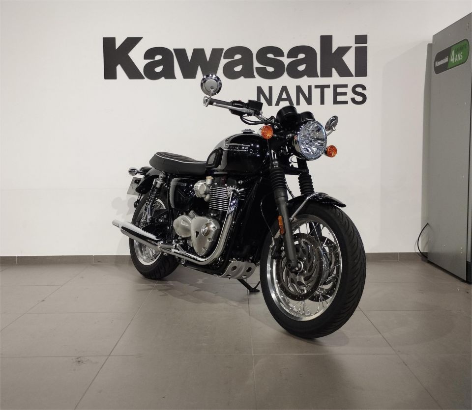 TRIUMPH BONNEVILLE T120 4