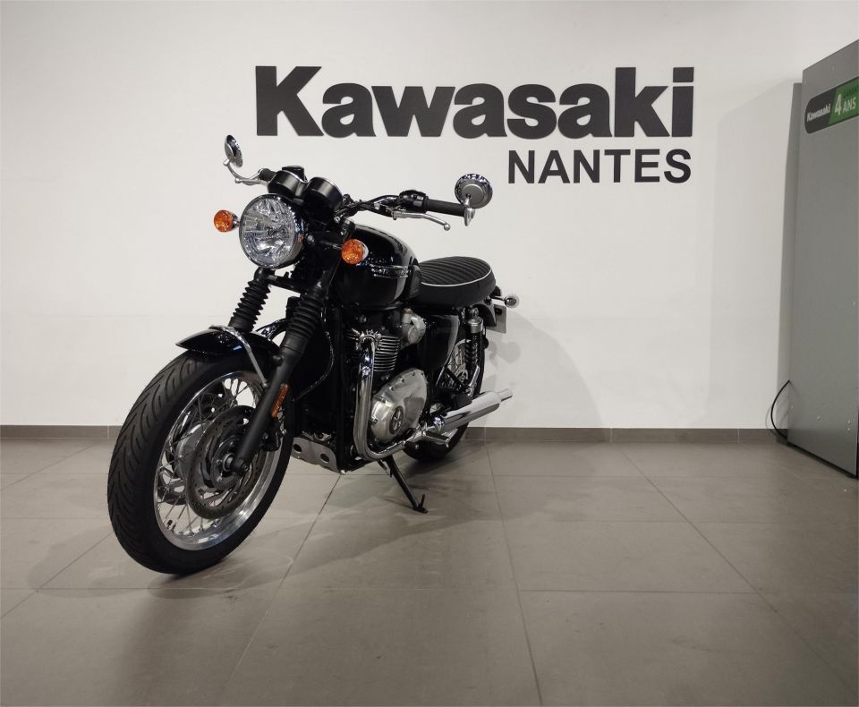 TRIUMPH BONNEVILLE T120 4