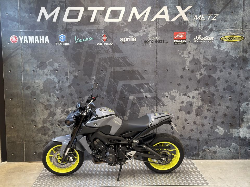 YAMAHA MT-09 4