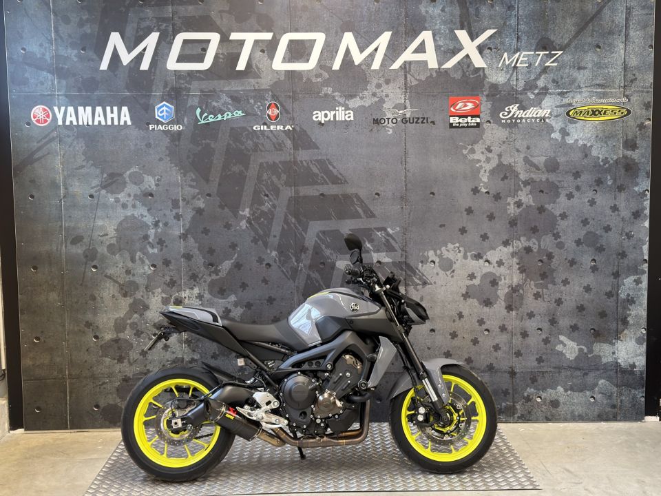YAMAHA MT-09 4