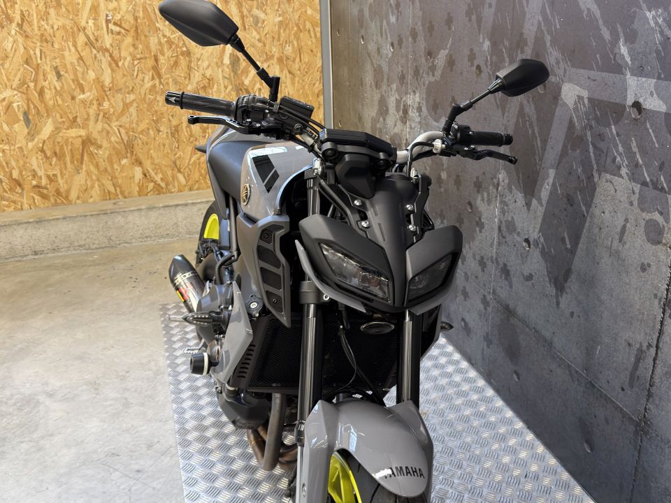 YAMAHA MT-09 4