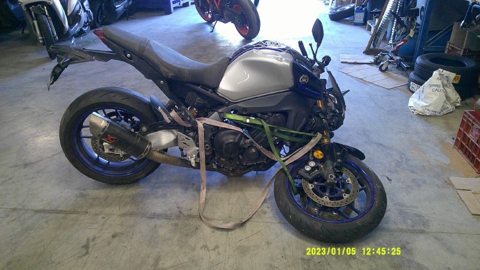 YAMAHA MT-09 SP 4