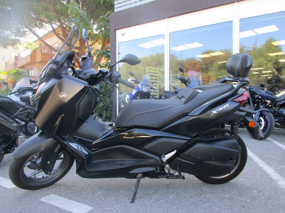 YAMAHA XMAX 300 Tech Max 4