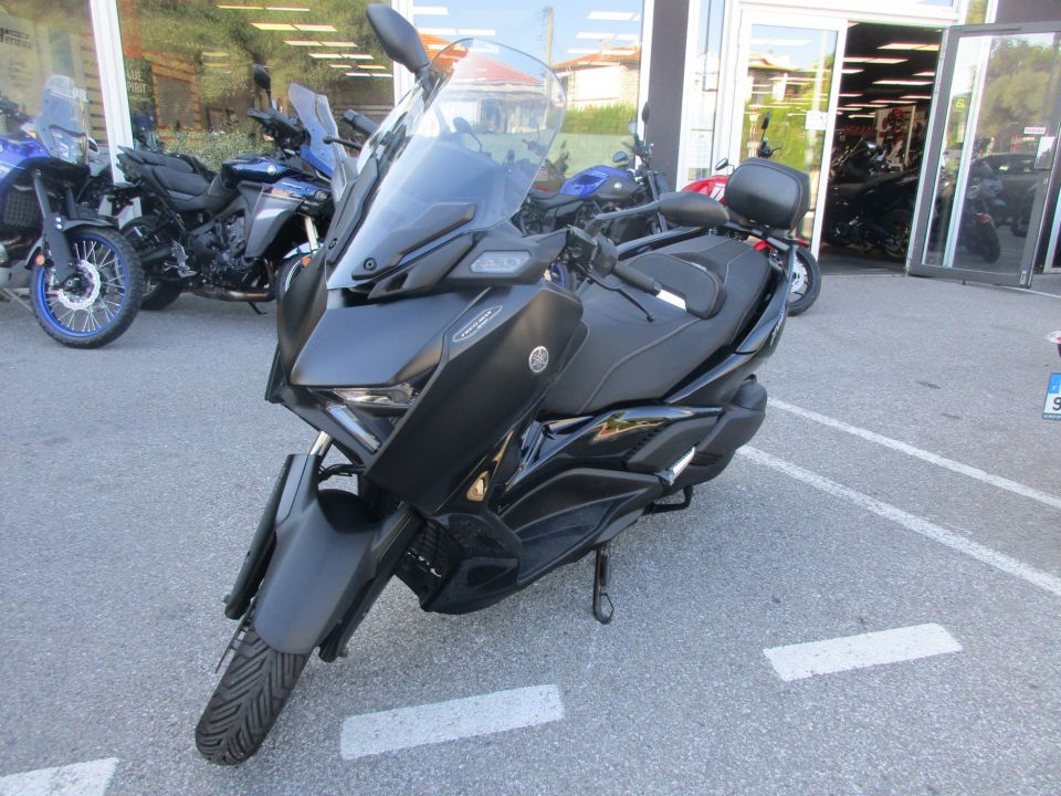 YAMAHA XMAX 300 Tech Max 4