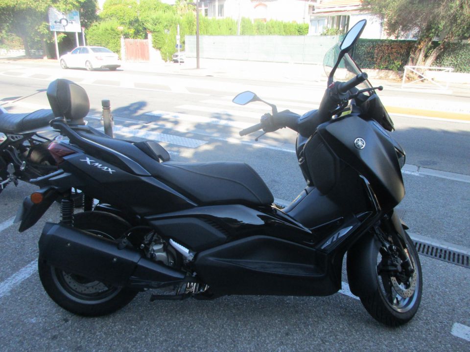 YAMAHA XMAX 300 Tech Max 4