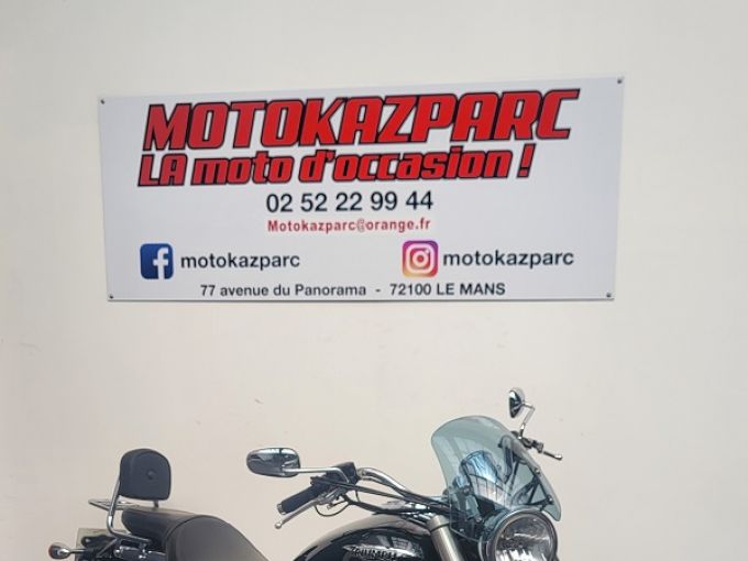 TRIUMPH BONNEVILLE AMERICA 865 4