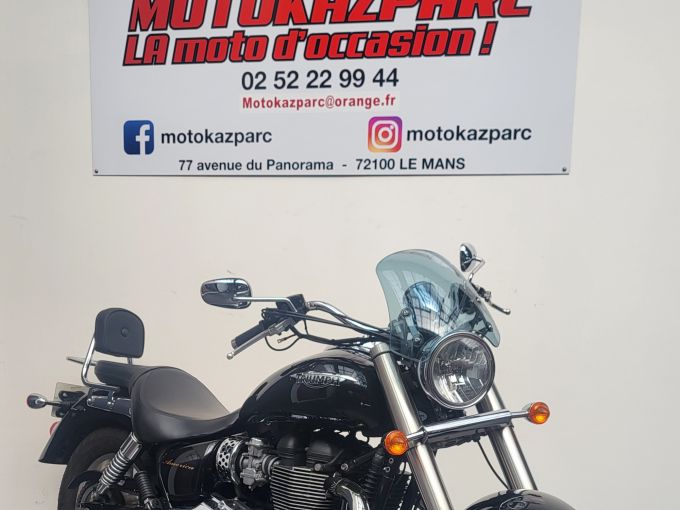 TRIUMPH BONNEVILLE AMERICA 865 4
