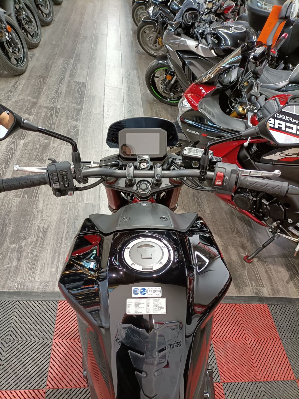 HONDA CB 750 HORNET 4