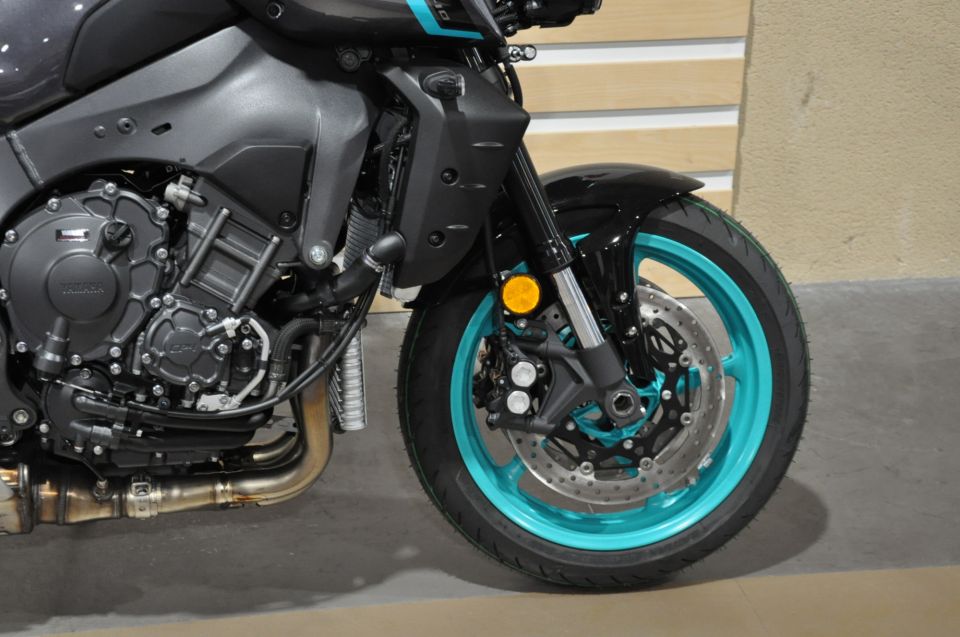 YAMAHA MT-10 4