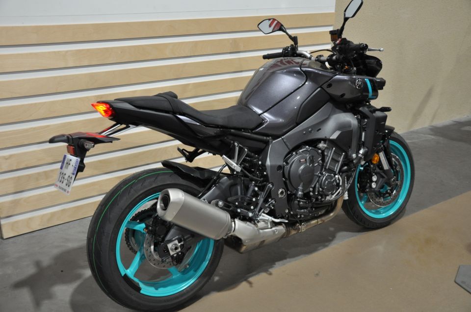 YAMAHA MT-10 4