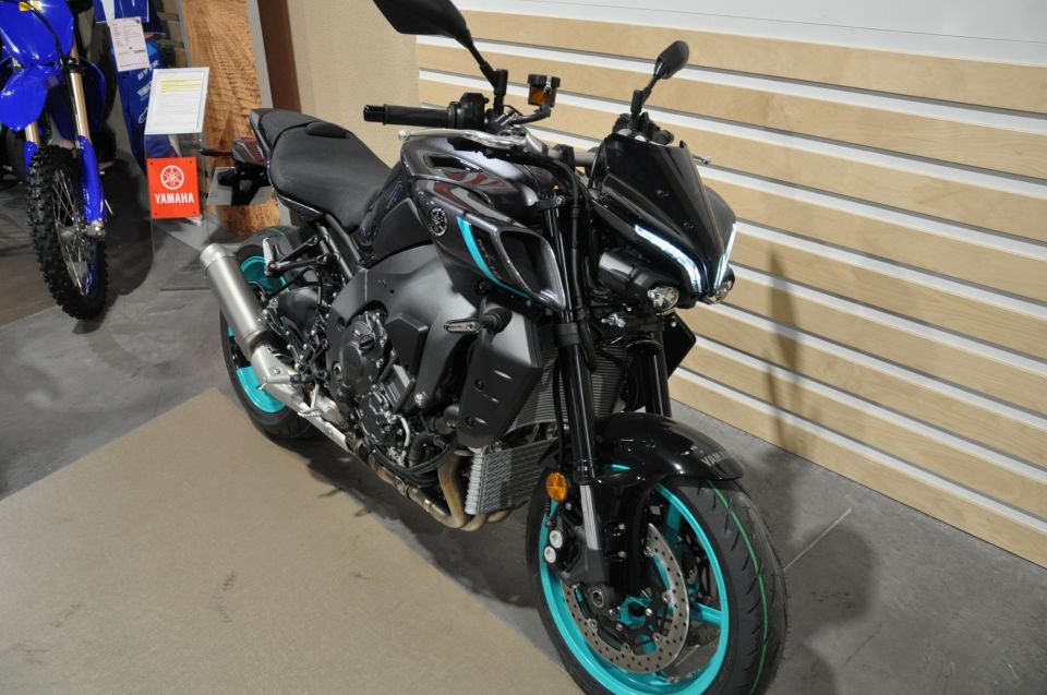 YAMAHA MT-10 4