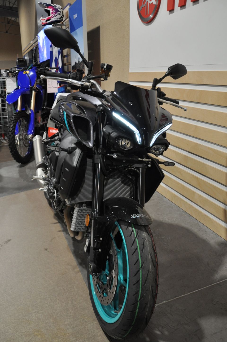 YAMAHA MT-10 4