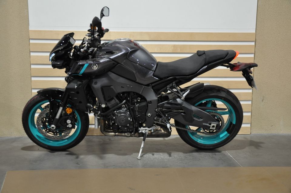 YAMAHA MT-10 4