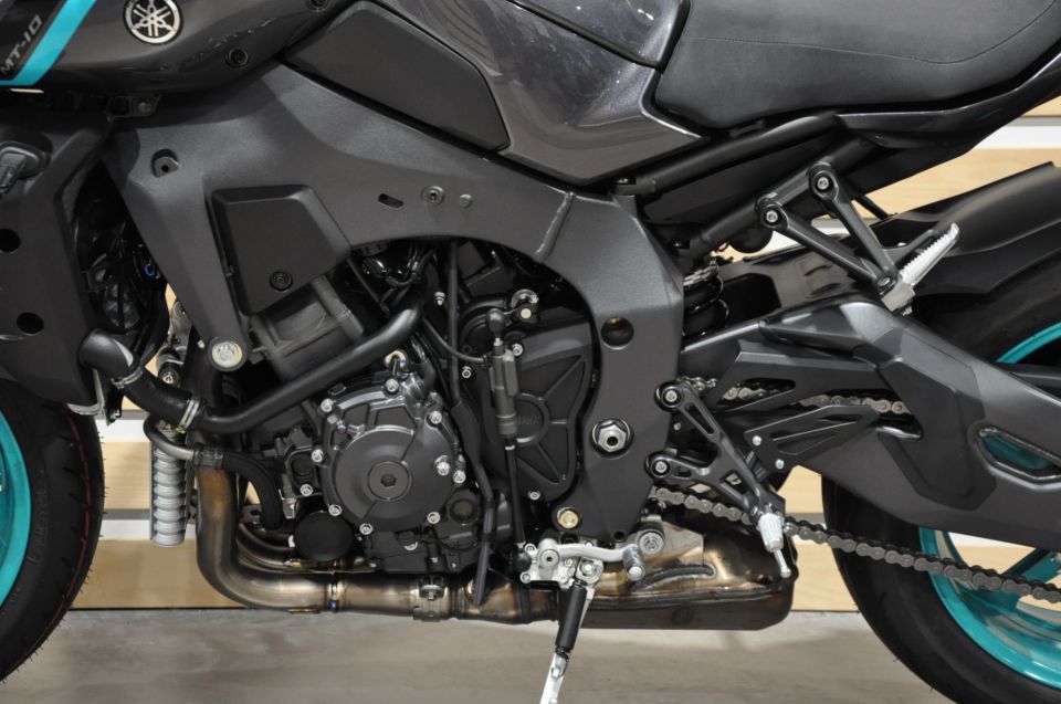 YAMAHA MT-10 4