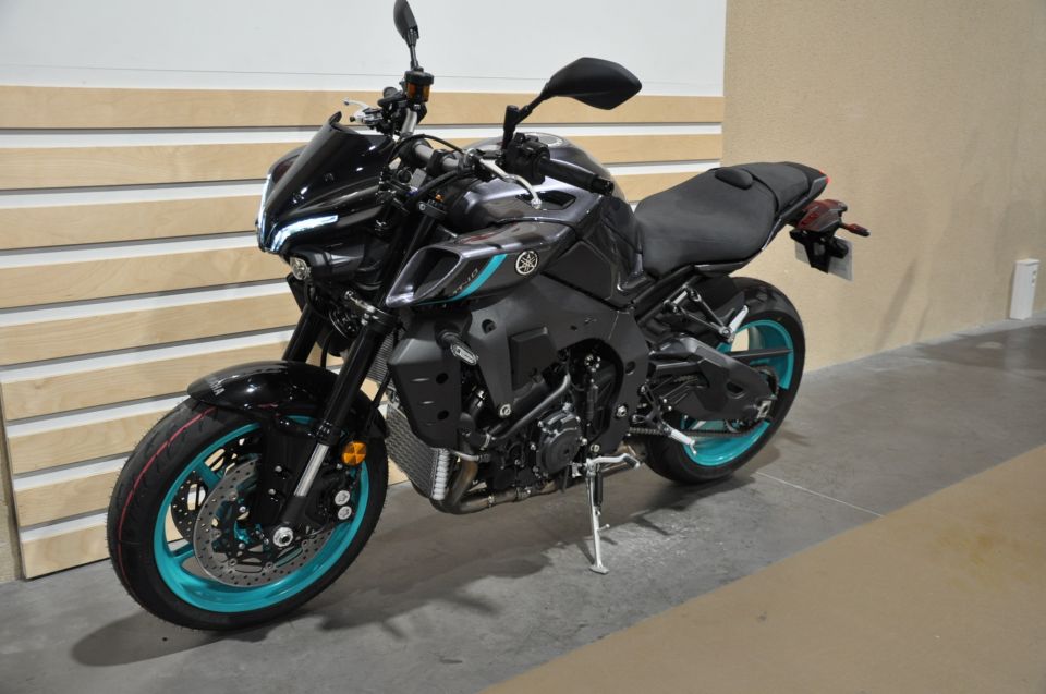 YAMAHA MT-10 4