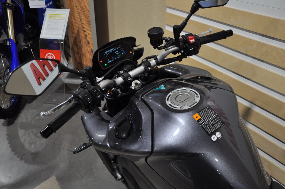 YAMAHA MT-10 4