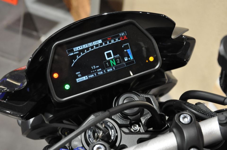 YAMAHA MT-10 4