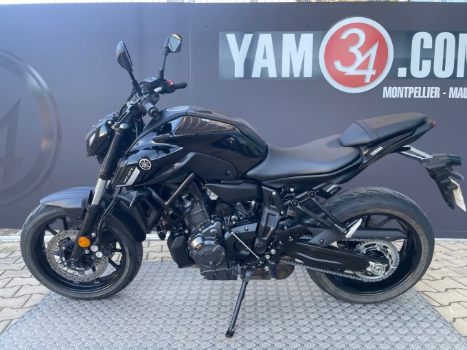 YAMAHA MT-07 4