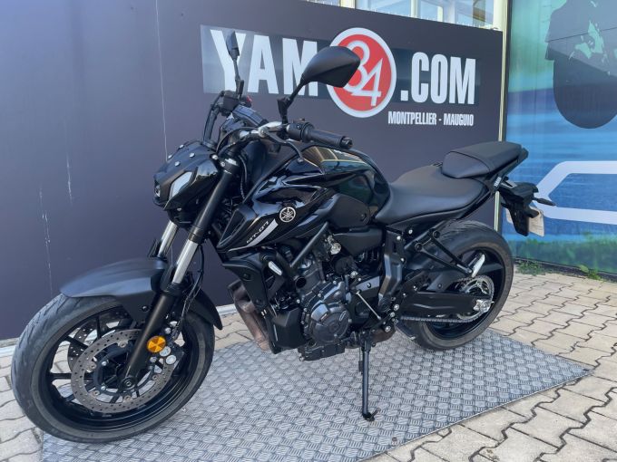 YAMAHA MT-07 4