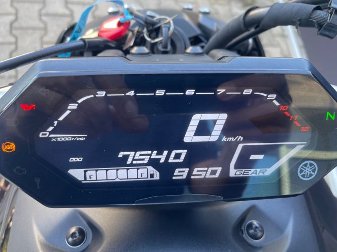 YAMAHA MT-07 4
