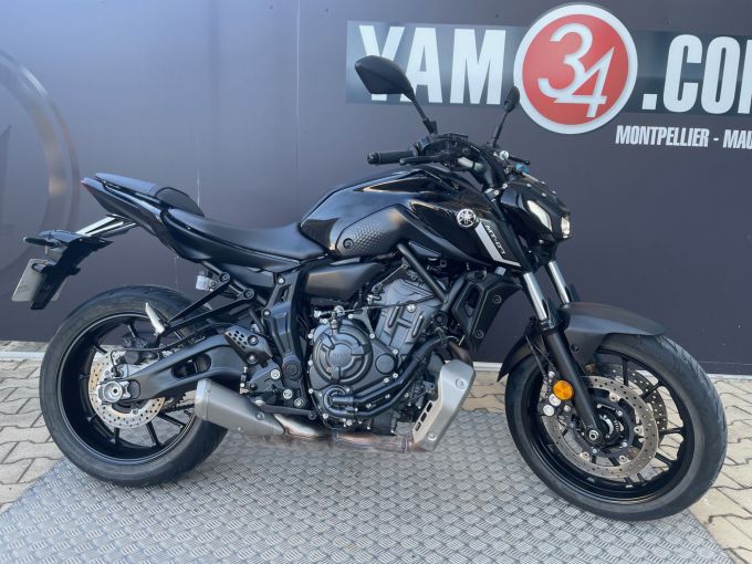 YAMAHA MT-07 4