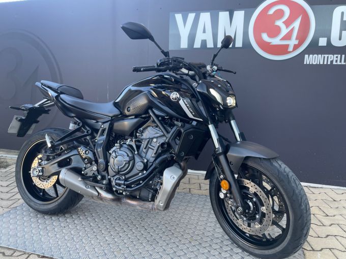 YAMAHA MT-07 4