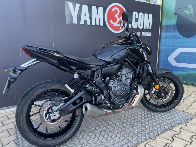YAMAHA MT-07 4