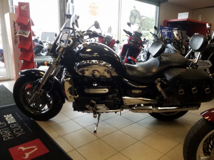 TRIUMPH Rocket III 2300 4