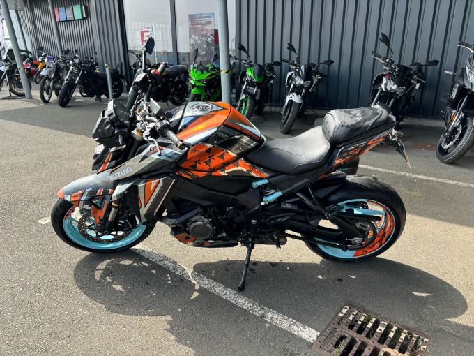 SUZUKI GSX-S 1000 4