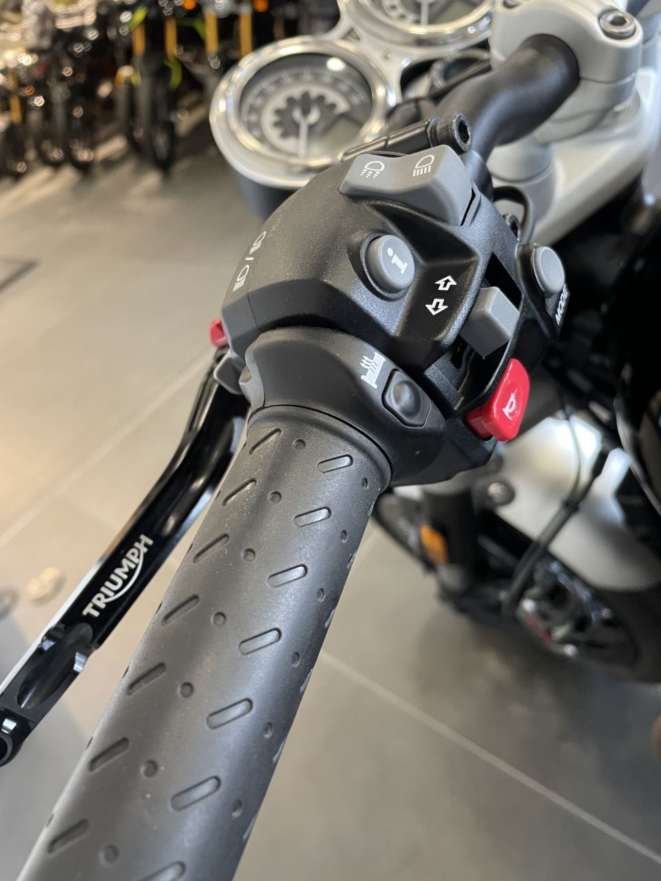TRIUMPH SPEED TWIN 1200 4