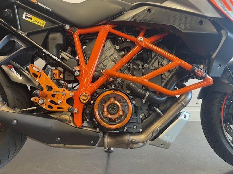 KTM 1290 SUPER DUKE GT 4