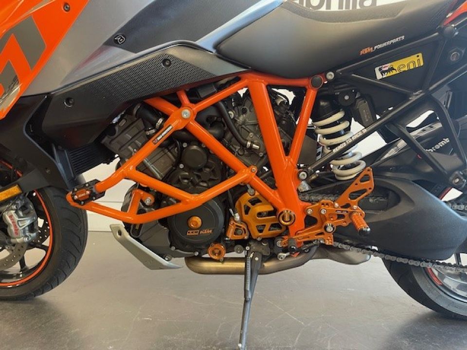 KTM 1290 SUPER DUKE GT 4