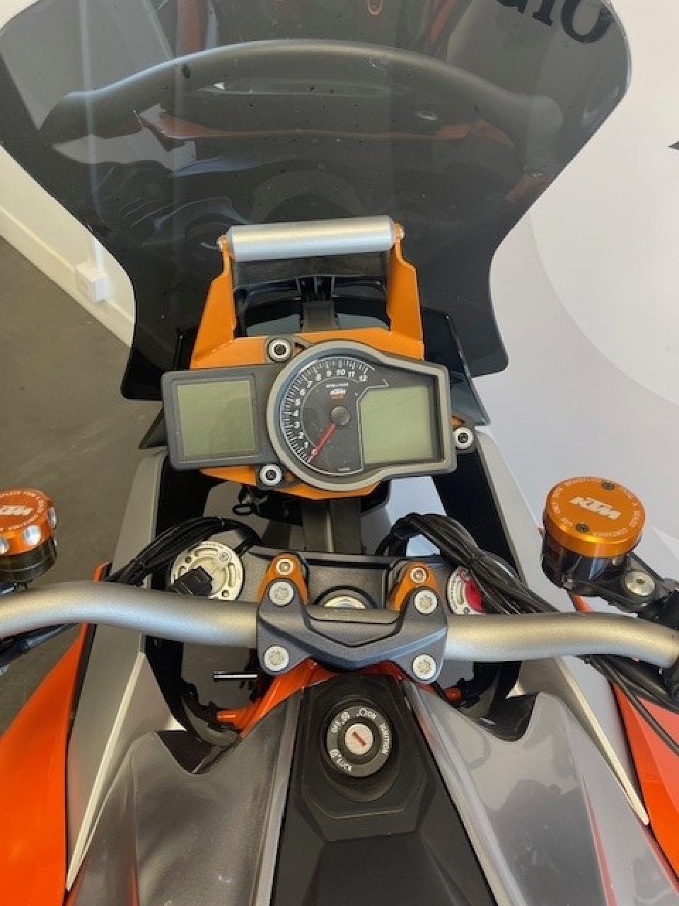 KTM 1290 SUPER DUKE GT 4