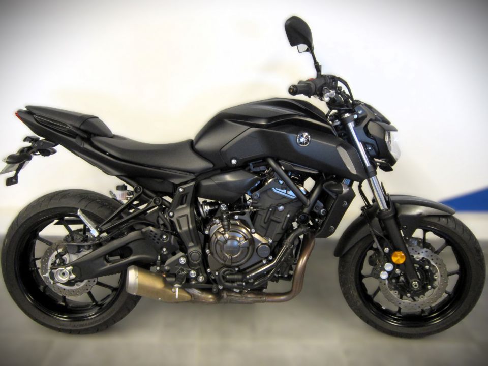 YAMAHA MT-07 4