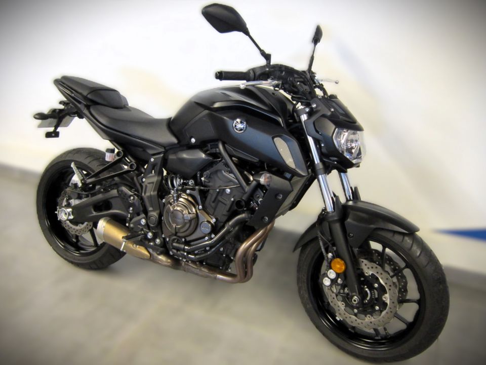 YAMAHA MT-07 4