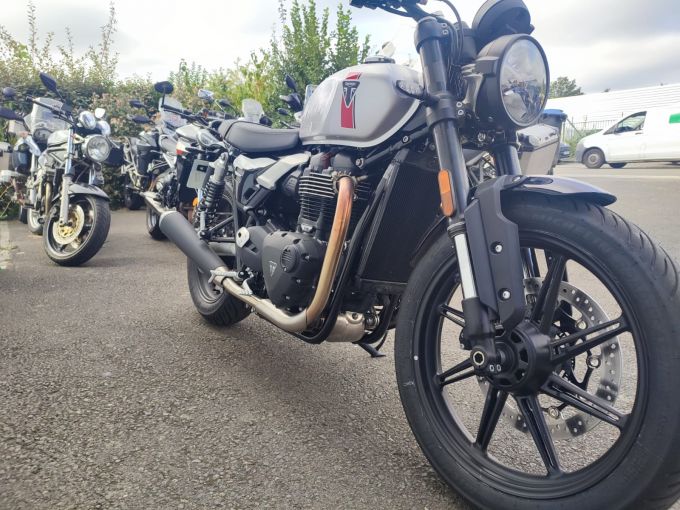 TRIUMPH SPEED TWIN 900 4