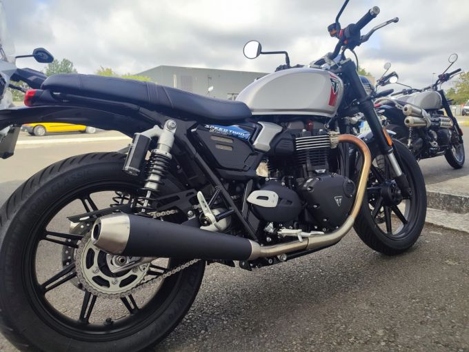 TRIUMPH SPEED TWIN 900 4