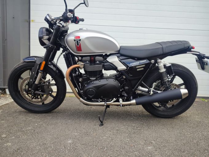 TRIUMPH SPEED TWIN 900 4