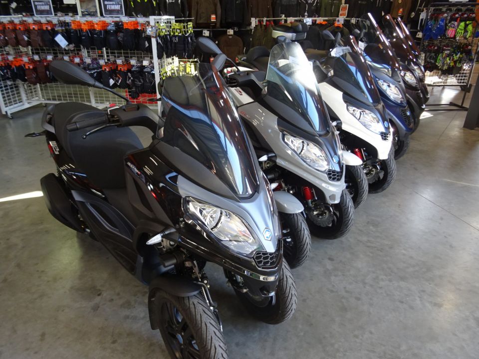 PIAGGIO MP3 300 LT ABS 4