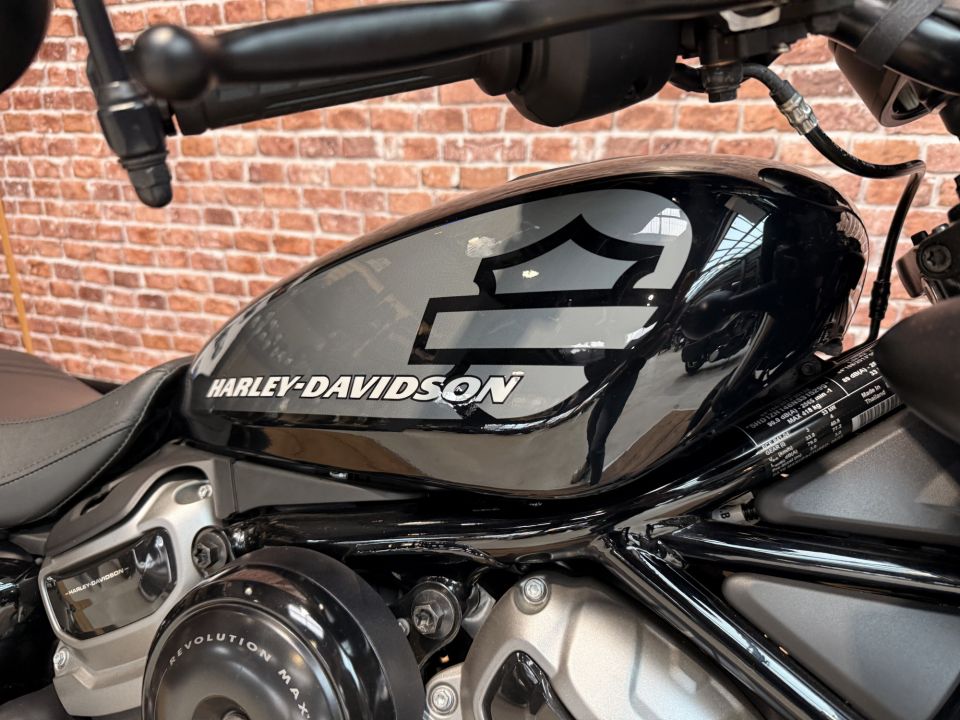 HARLEY-DAVIDSON SPORTSTER NIGHTSTER 975 4