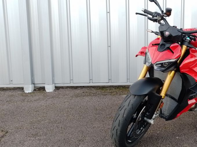 DUCATI STREETFIGHTER V4S 4