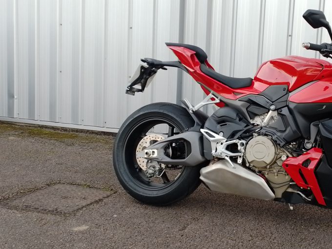 DUCATI STREETFIGHTER V4S 4