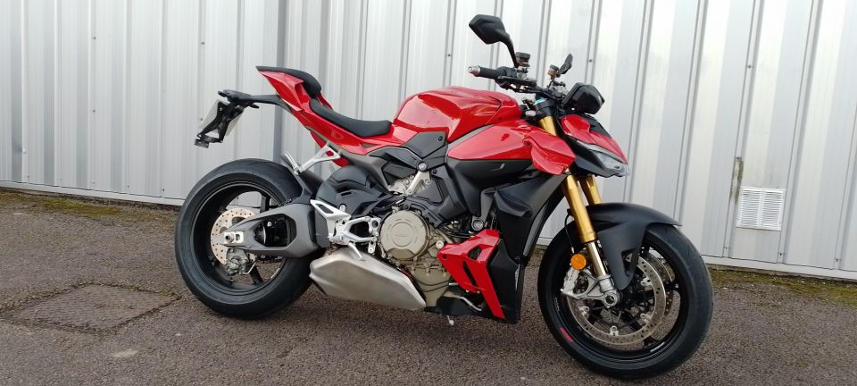 DUCATI STREETFIGHTER V4S 4