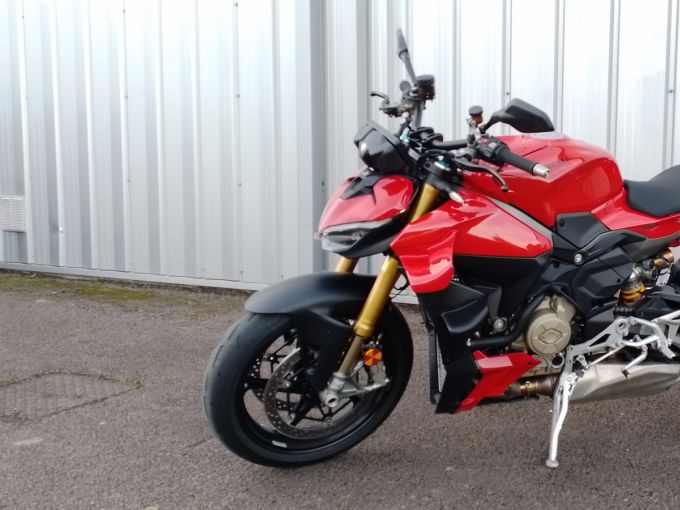 DUCATI STREETFIGHTER V4S 4